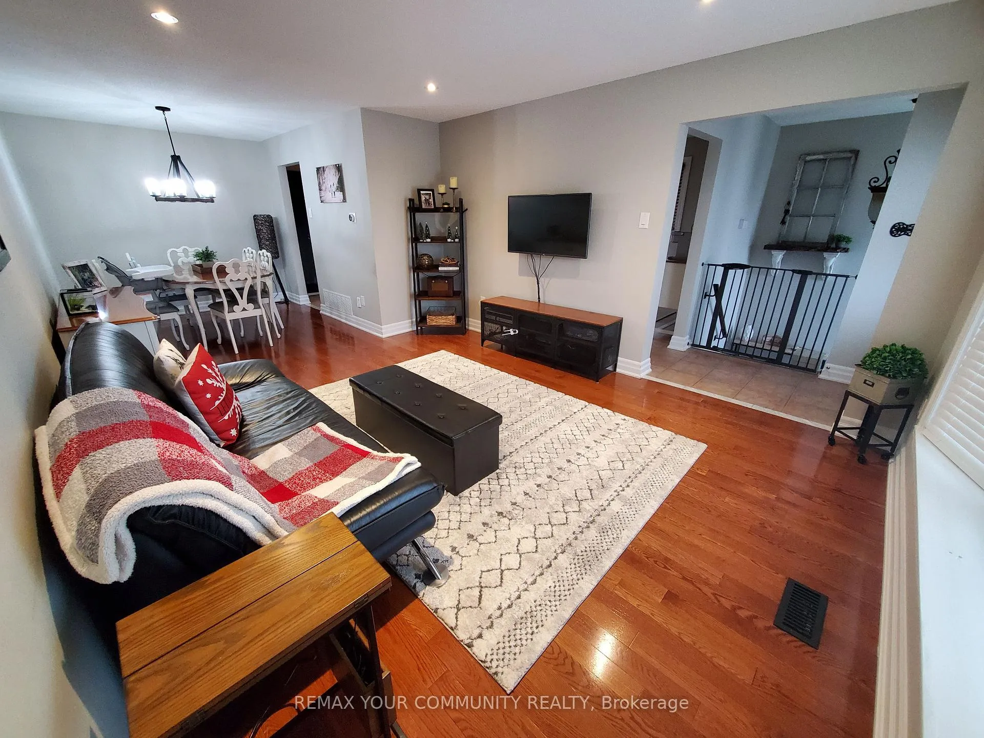Photo 6 of 189 Aberdeen Avenue, Vaughan, East Woodbridge — HOMEH