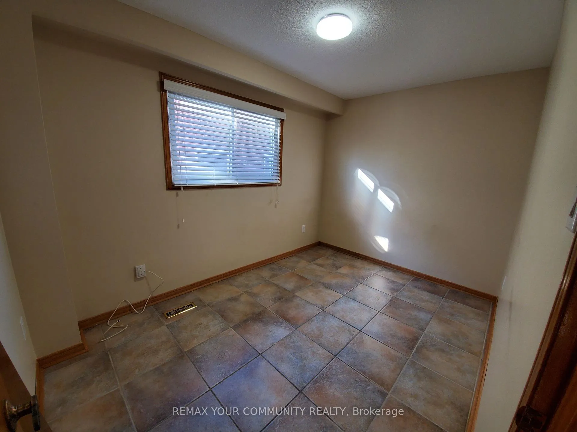 Photo 12 of 189 Aberdeen Avenue, Vaughan, East Woodbridge — HOMEH