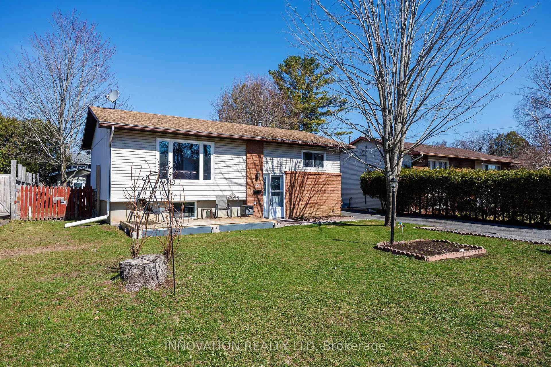 Photo 2 of 15 Henderson Street, Carleton Place — HOMEH