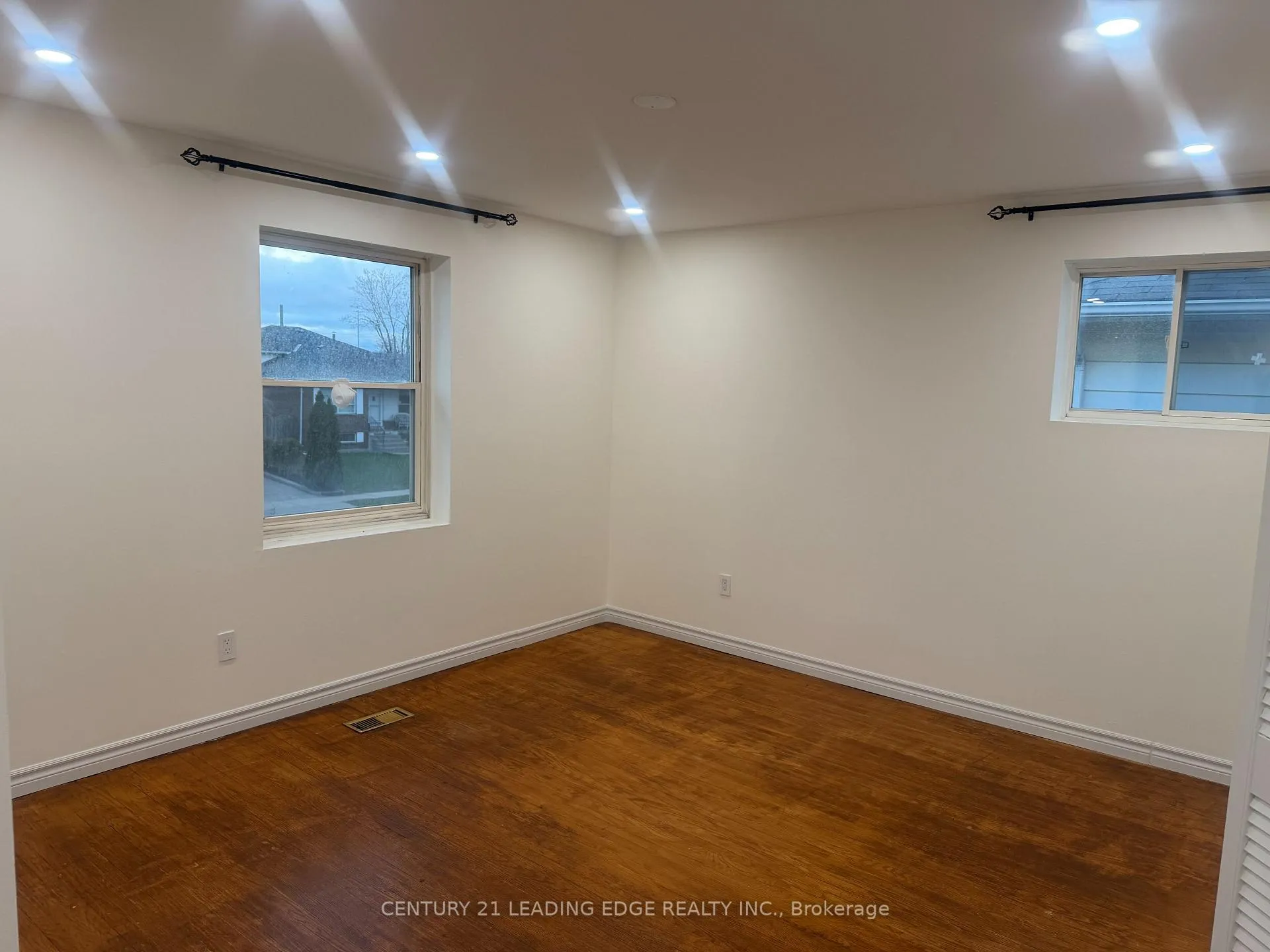 Photo 17 of 95 Willowridge Road, Etobicoke, Willowridge-Martingrove-Richview — HOMEH