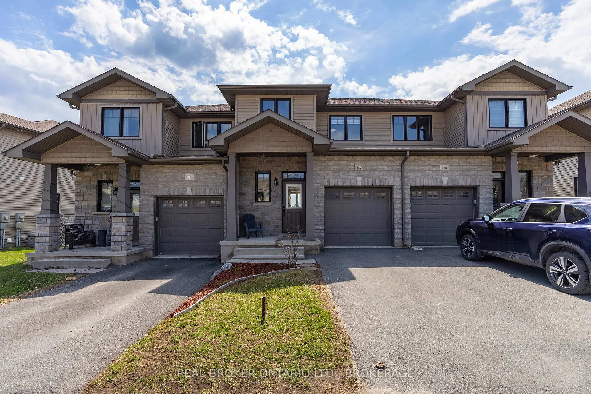Photo 3 of 118 Simurda Court, Loyalist, Amherstview — HOMEH