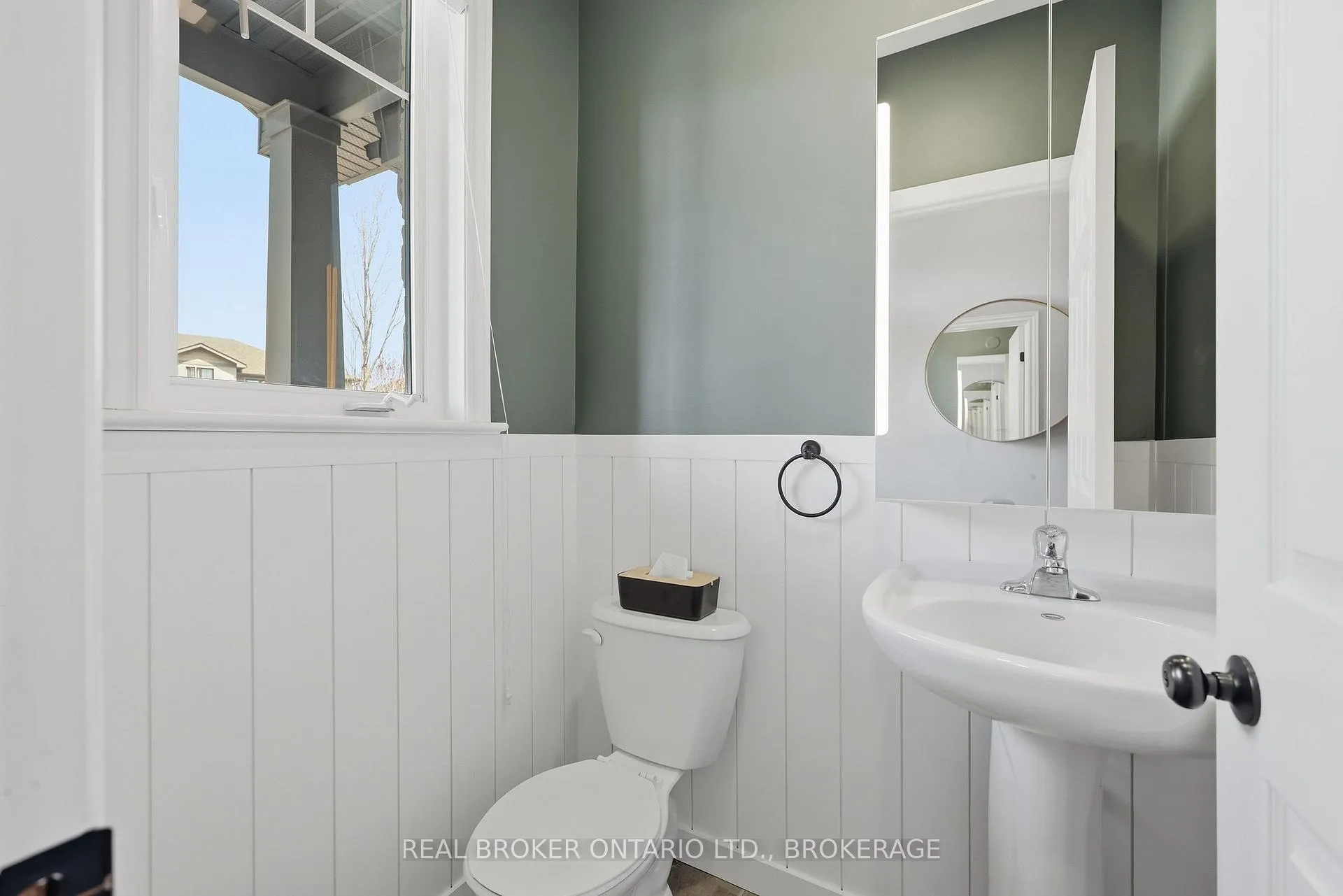 Photo 7 of 118 Simurda Court, Loyalist, Amherstview — HOMEH