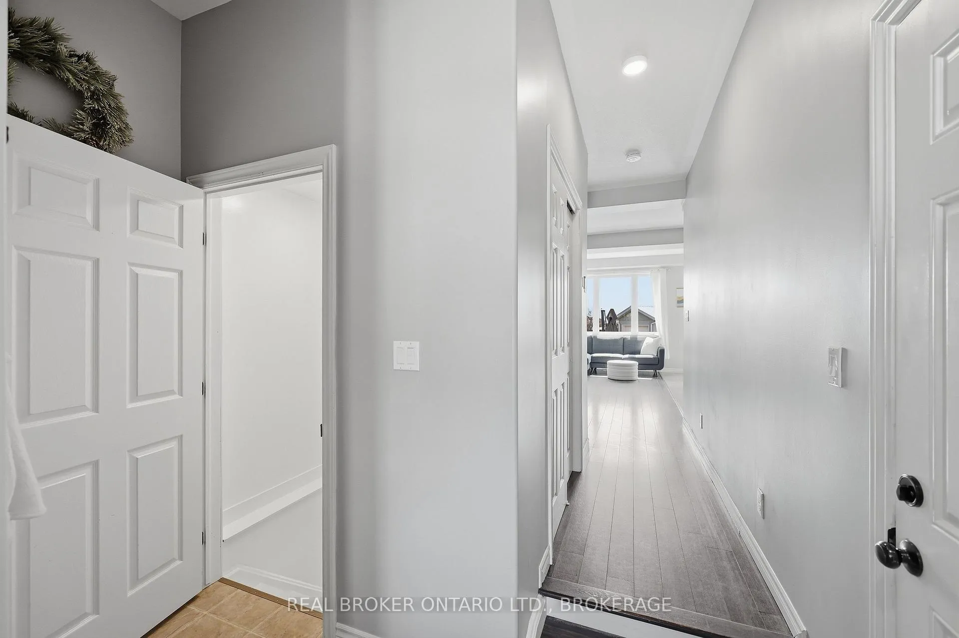 Photo 8 of 118 Simurda Court, Loyalist, Amherstview — HOMEH