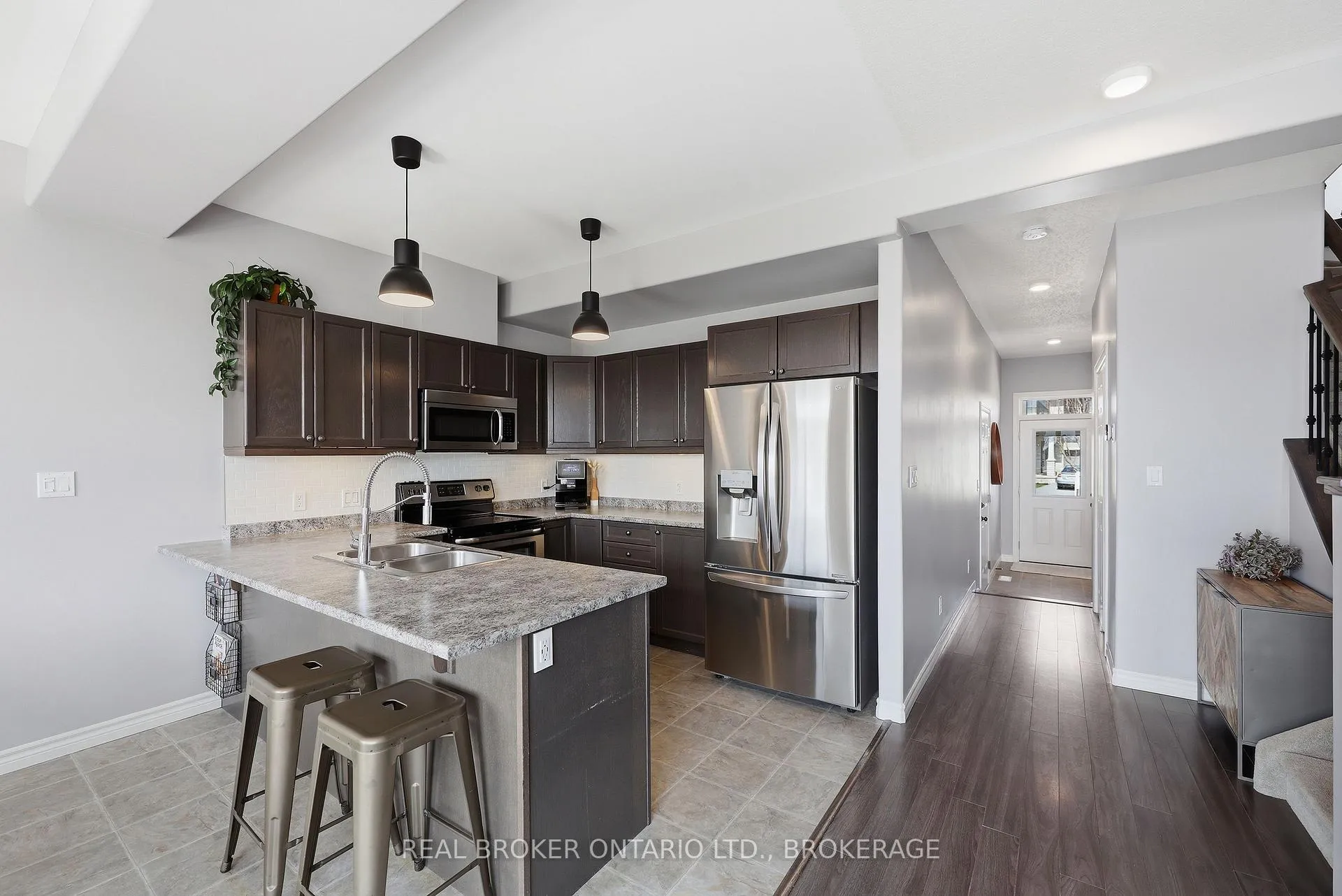Photo 10 of 118 Simurda Court, Loyalist, Amherstview — HOMEH