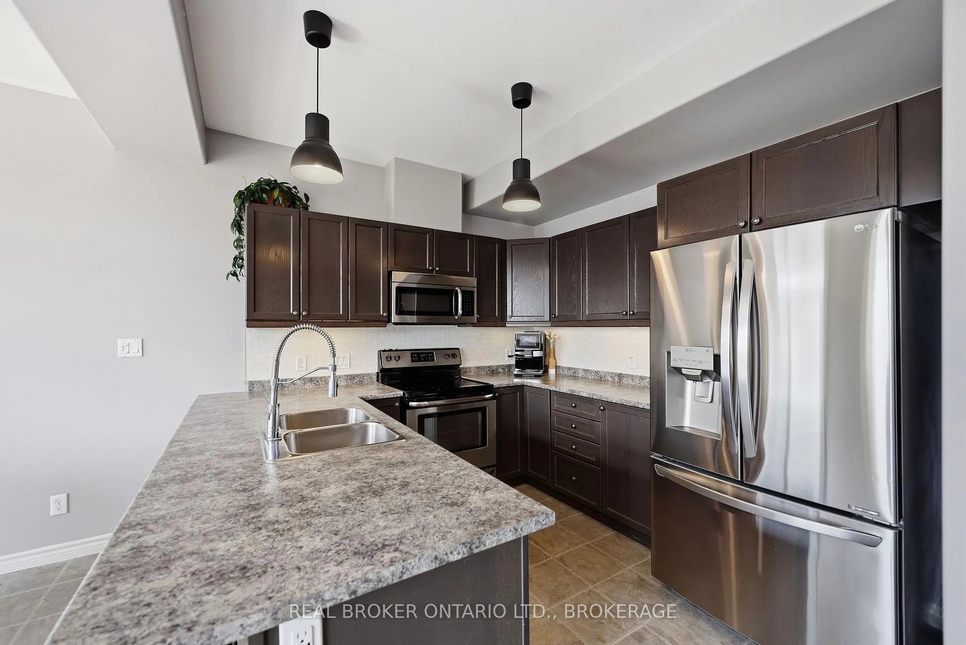 Photo 11 of 118 Simurda Court, Loyalist, Amherstview — HOMEH