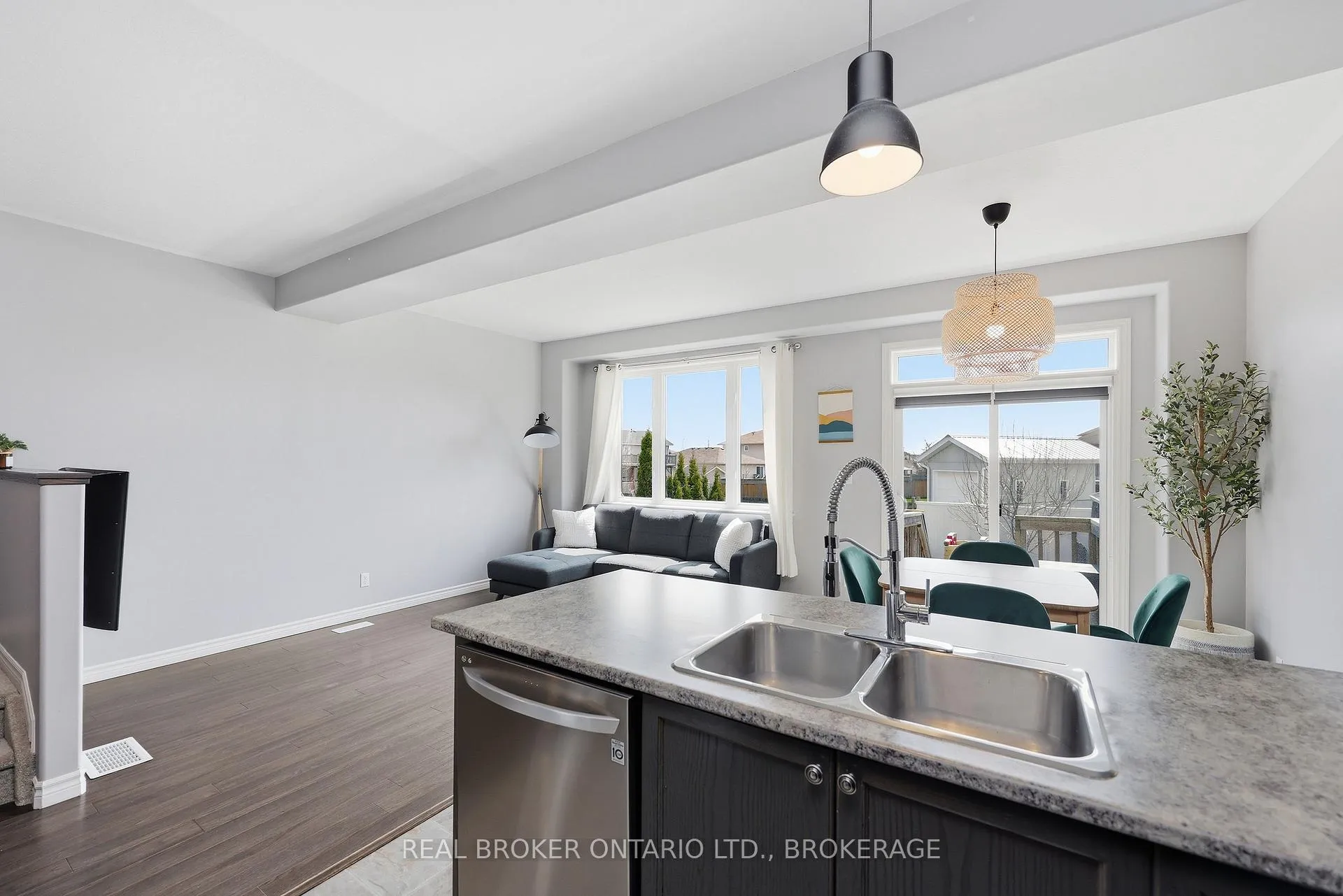 Photo 13 of 118 Simurda Court, Loyalist, Amherstview — HOMEH