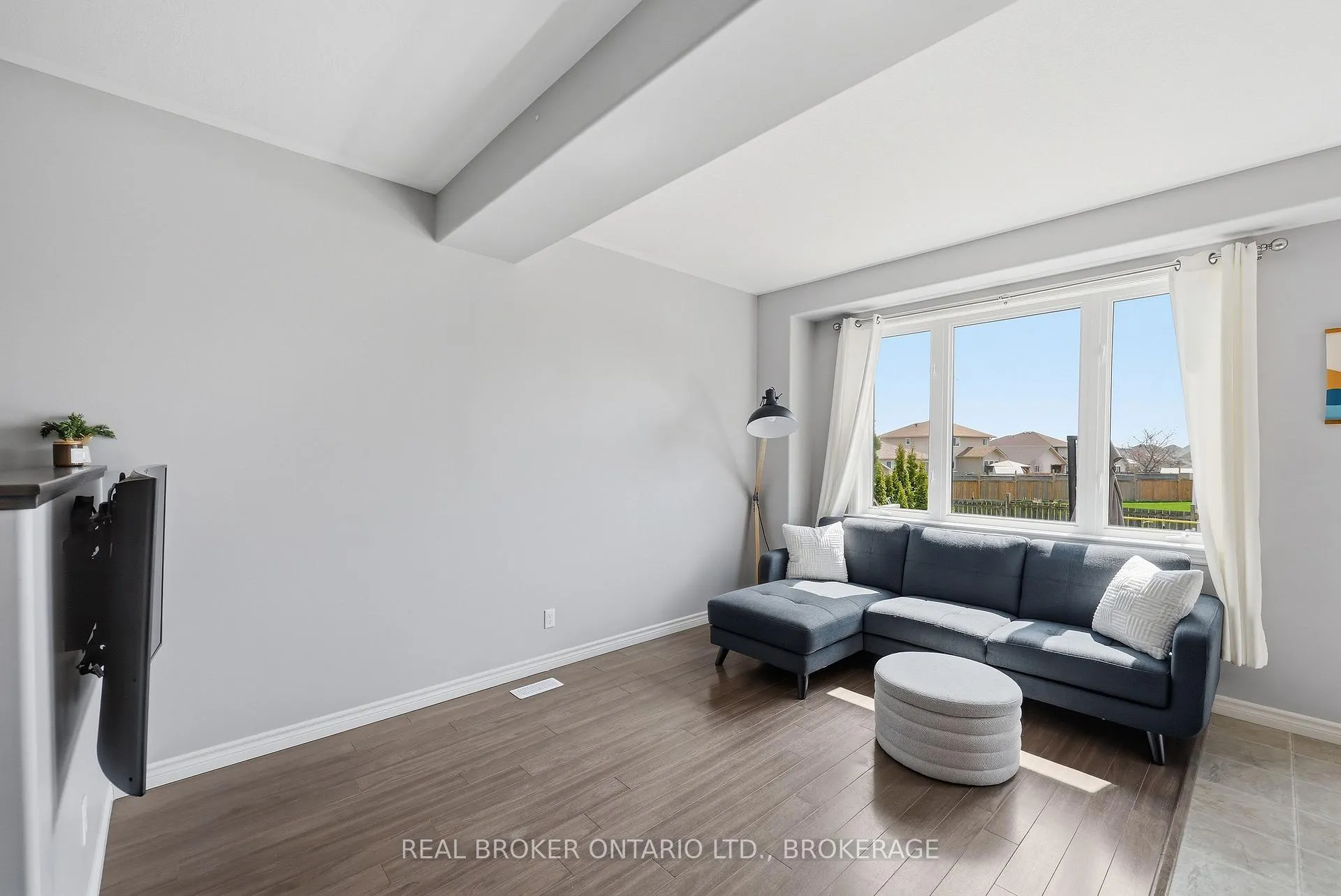 Photo 14 of 118 Simurda Court, Loyalist, Amherstview — HOMEH