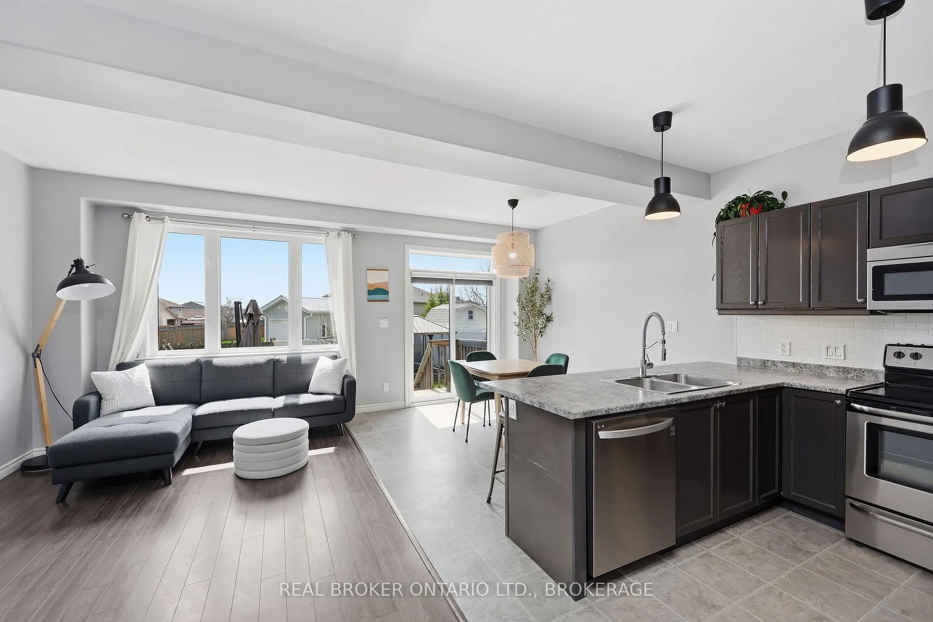 Photo 15 of 118 Simurda Court, Loyalist, Amherstview — HOMEH