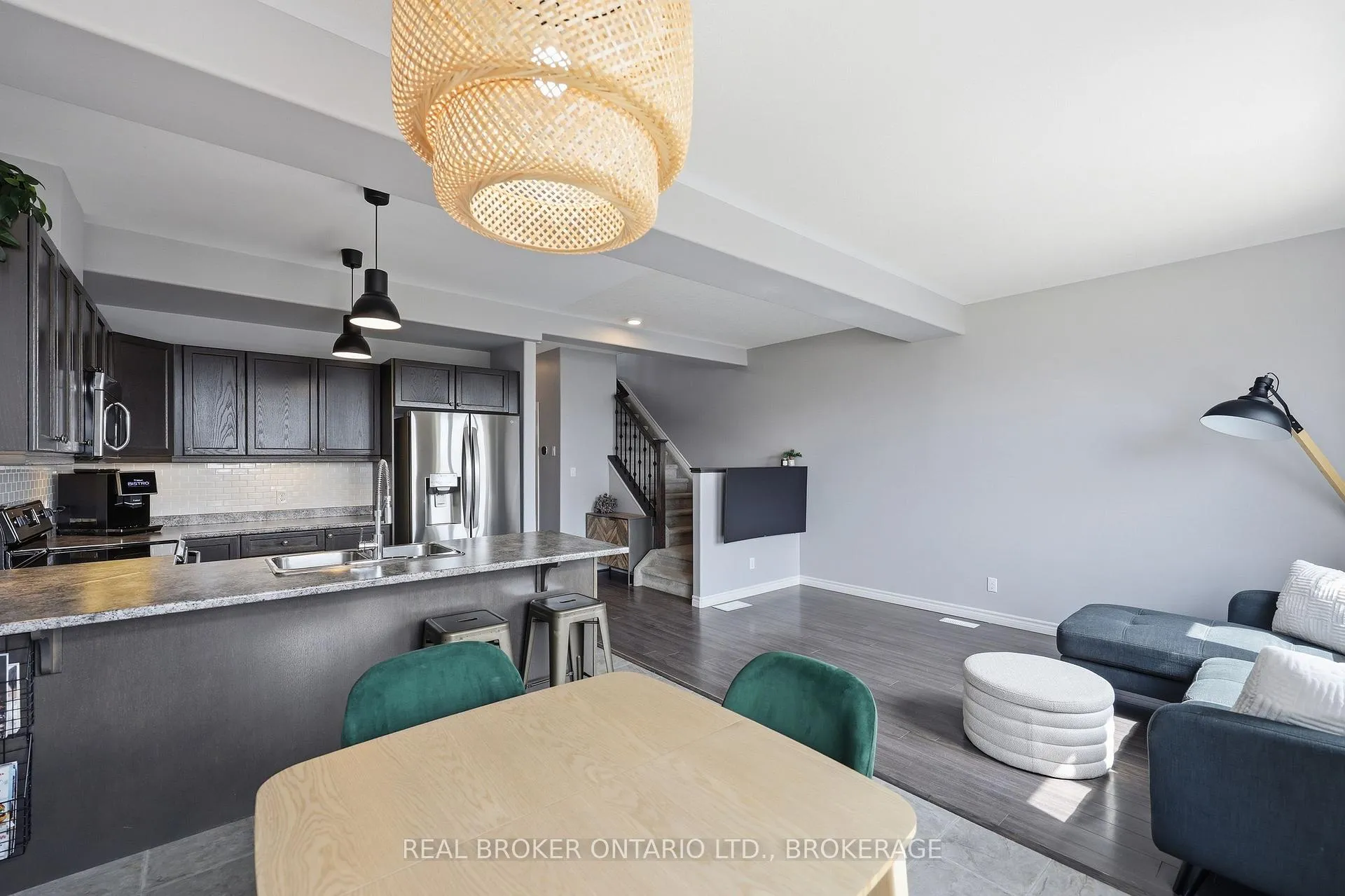 Photo 19 of 118 Simurda Court, Loyalist, Amherstview — HOMEH