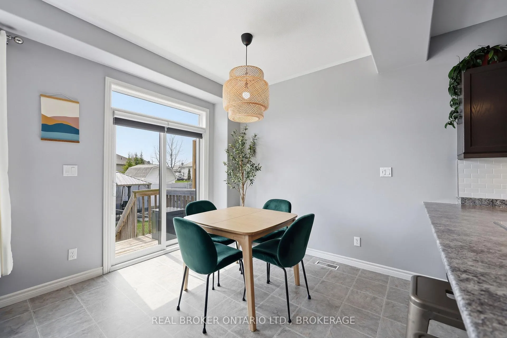 Photo 20 of 118 Simurda Court, Loyalist, Amherstview — HOMEH