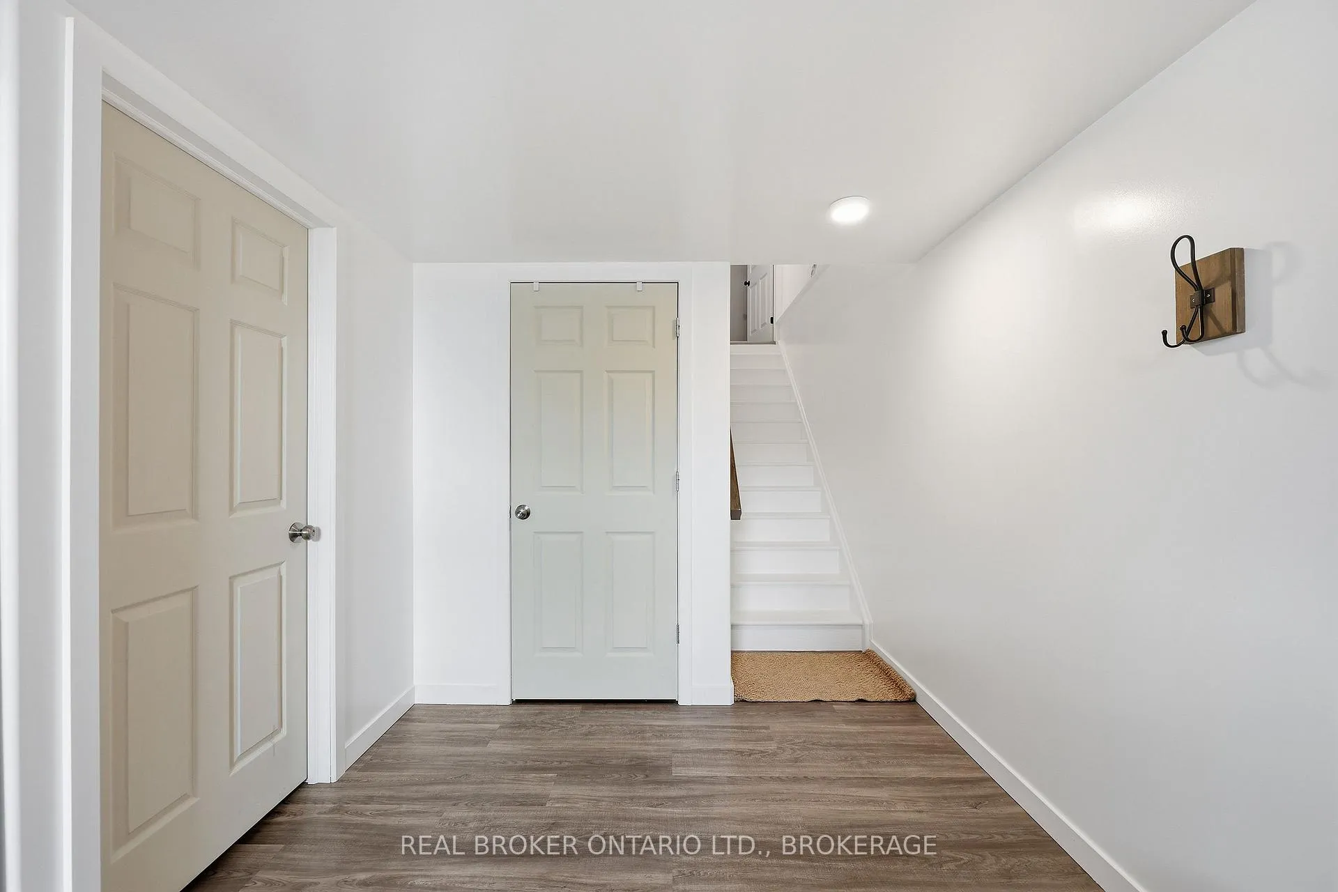 Photo 34 of 118 Simurda Court, Loyalist, Amherstview — HOMEH