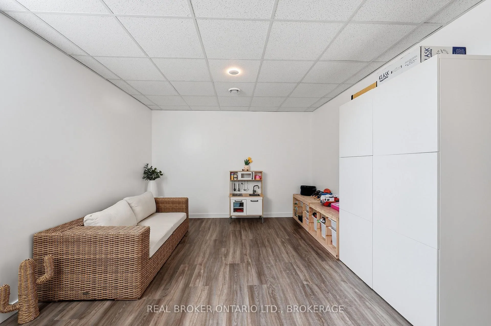 Photo 36 of 118 Simurda Court, Loyalist, Amherstview — HOMEH