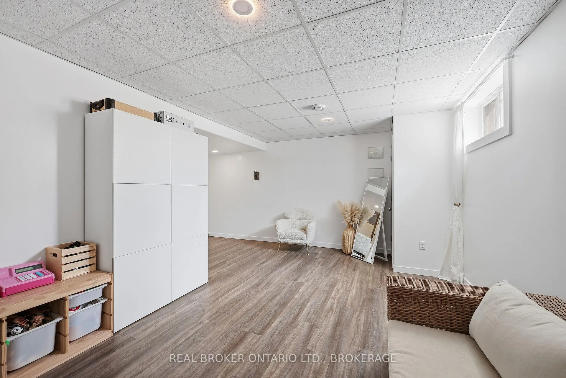 Photo 37 of 118 Simurda Court, Loyalist, Amherstview — HOMEH