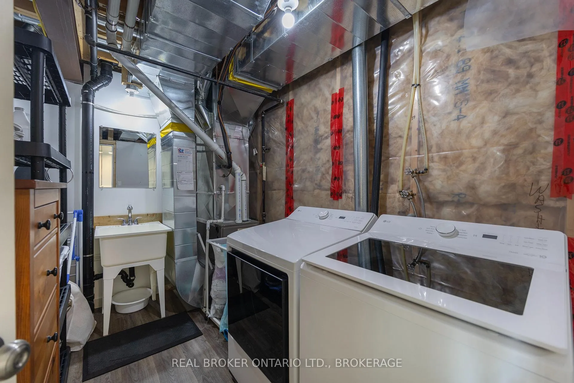 Photo 38 of 118 Simurda Court, Loyalist, Amherstview — HOMEH
