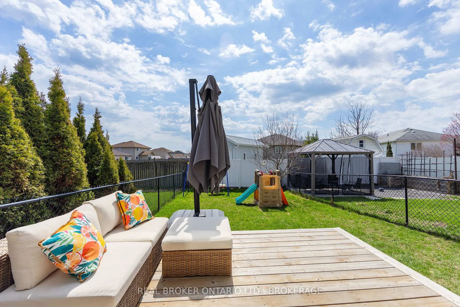 Photo 42 of 118 Simurda Court, Loyalist, Amherstview — HOMEH