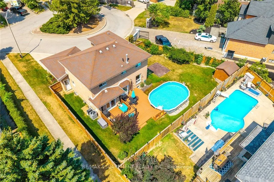Photo 3 of 10 Shadowdale Drive, Hamilton, Stoney Creek — HOMEH