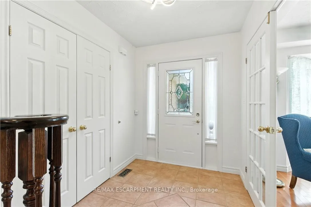 Photo 5 of 10 Shadowdale Drive, Hamilton, Stoney Creek — HOMEH