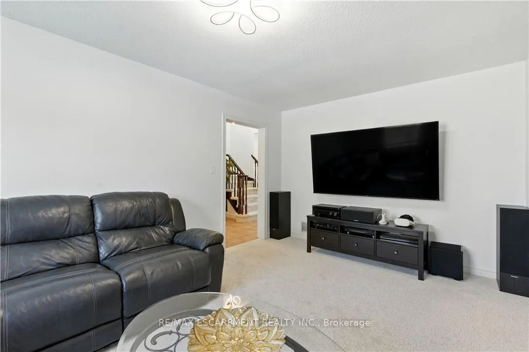 Photo 14 of 10 Shadowdale Drive, Hamilton, Stoney Creek — HOMEH