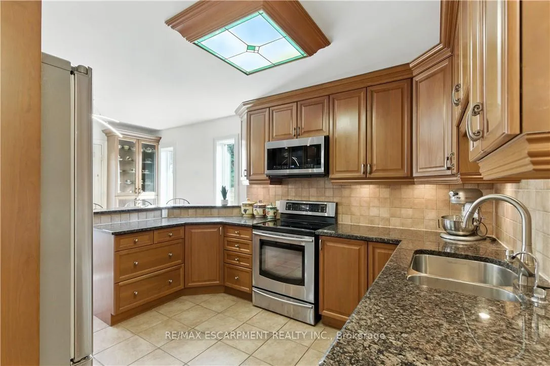 Photo 17 of 10 Shadowdale Drive, Hamilton, Stoney Creek — HOMEH