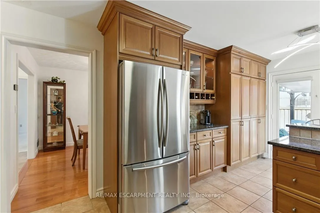 Photo 19 of 10 Shadowdale Drive, Hamilton, Stoney Creek — HOMEH