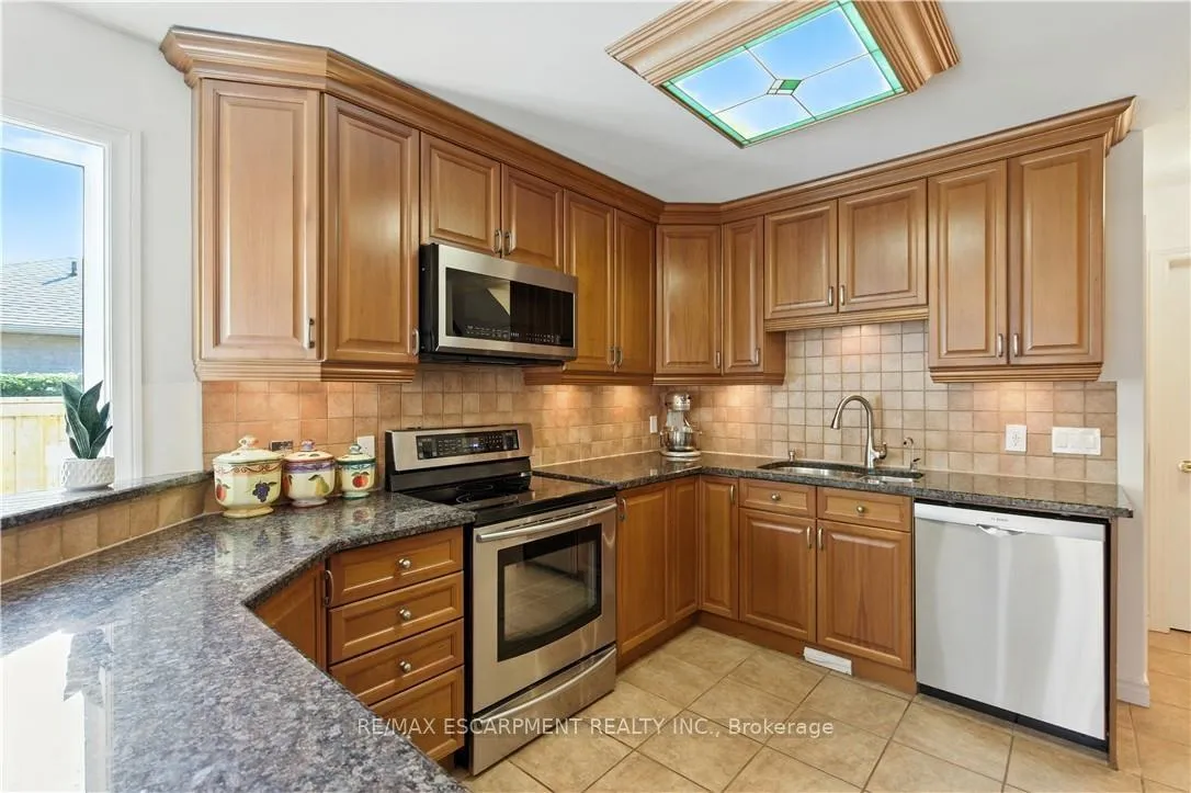 Photo 21 of 10 Shadowdale Drive, Hamilton, Stoney Creek — HOMEH