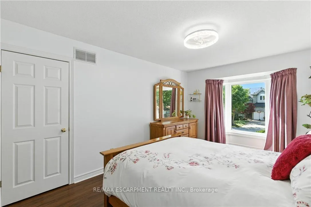 Photo 26 of 10 Shadowdale Drive, Hamilton, Stoney Creek — HOMEH