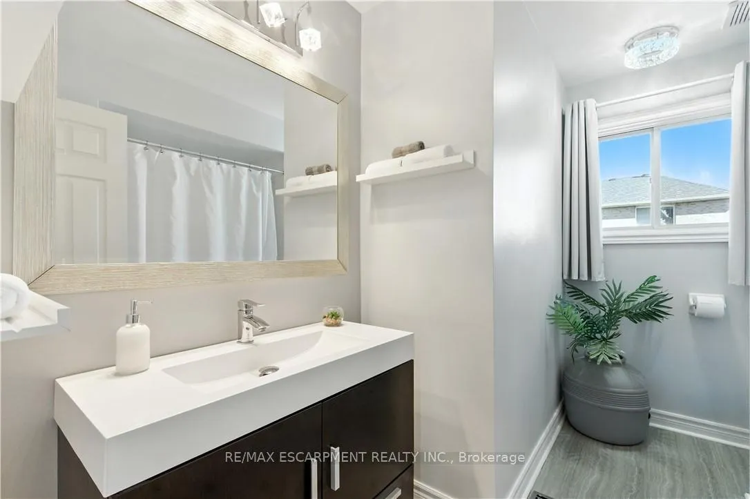Photo 31 of 10 Shadowdale Drive, Hamilton, Stoney Creek — HOMEH