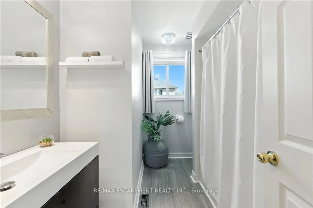 Photo 32 of 10 Shadowdale Drive, Hamilton, Stoney Creek — HOMEH