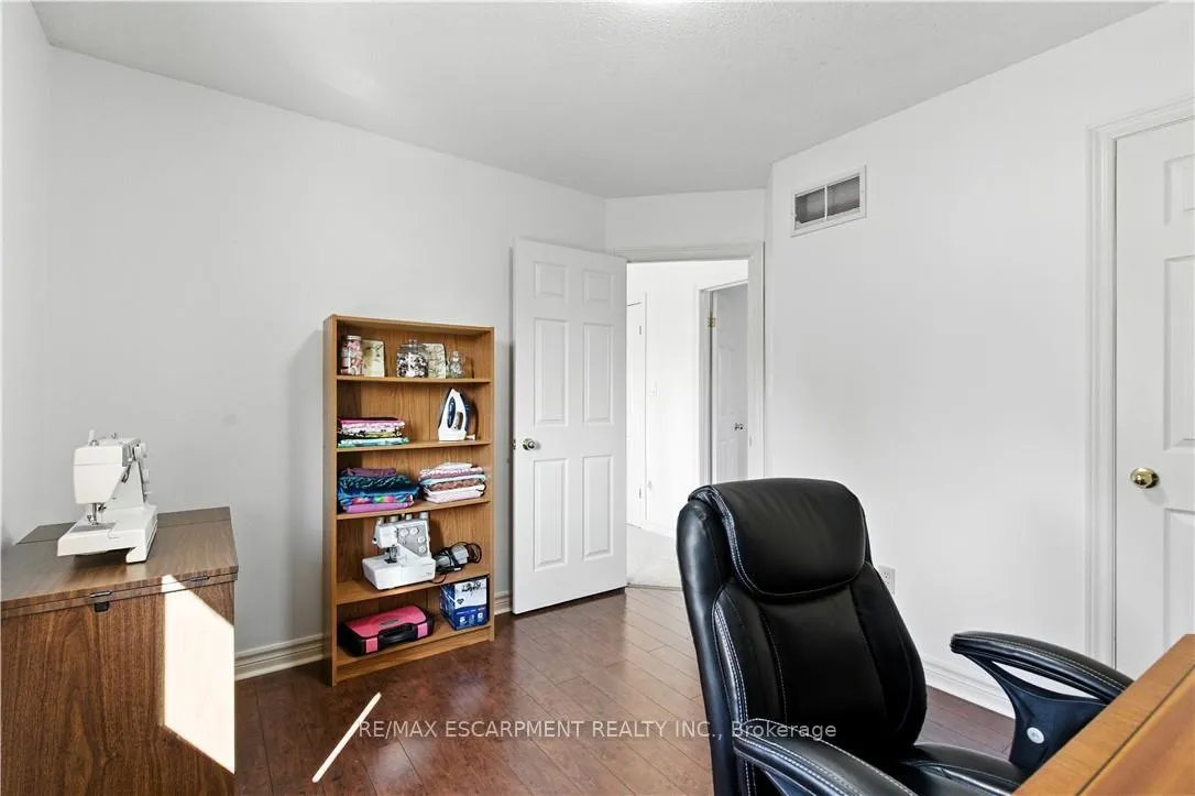 Photo 37 of 10 Shadowdale Drive, Hamilton, Stoney Creek — HOMEH
