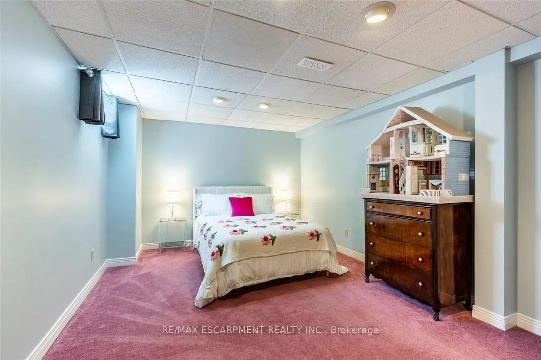 Photo 40 of 10 Shadowdale Drive, Hamilton, Stoney Creek — HOMEH