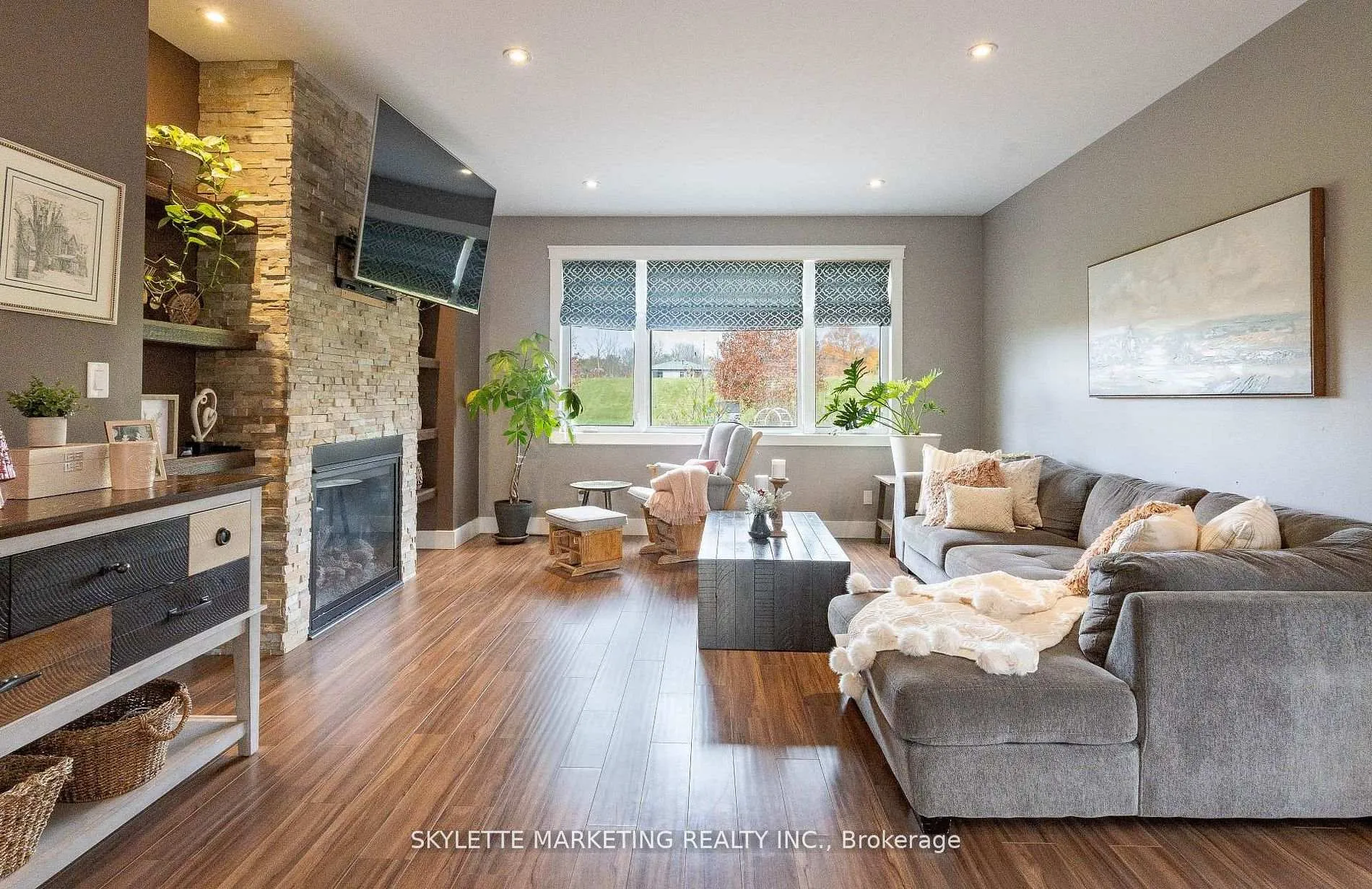 Photo 6 of 536 Juliana Drive, Strathroy-Caradoc, Mount Brydges — HOMEH