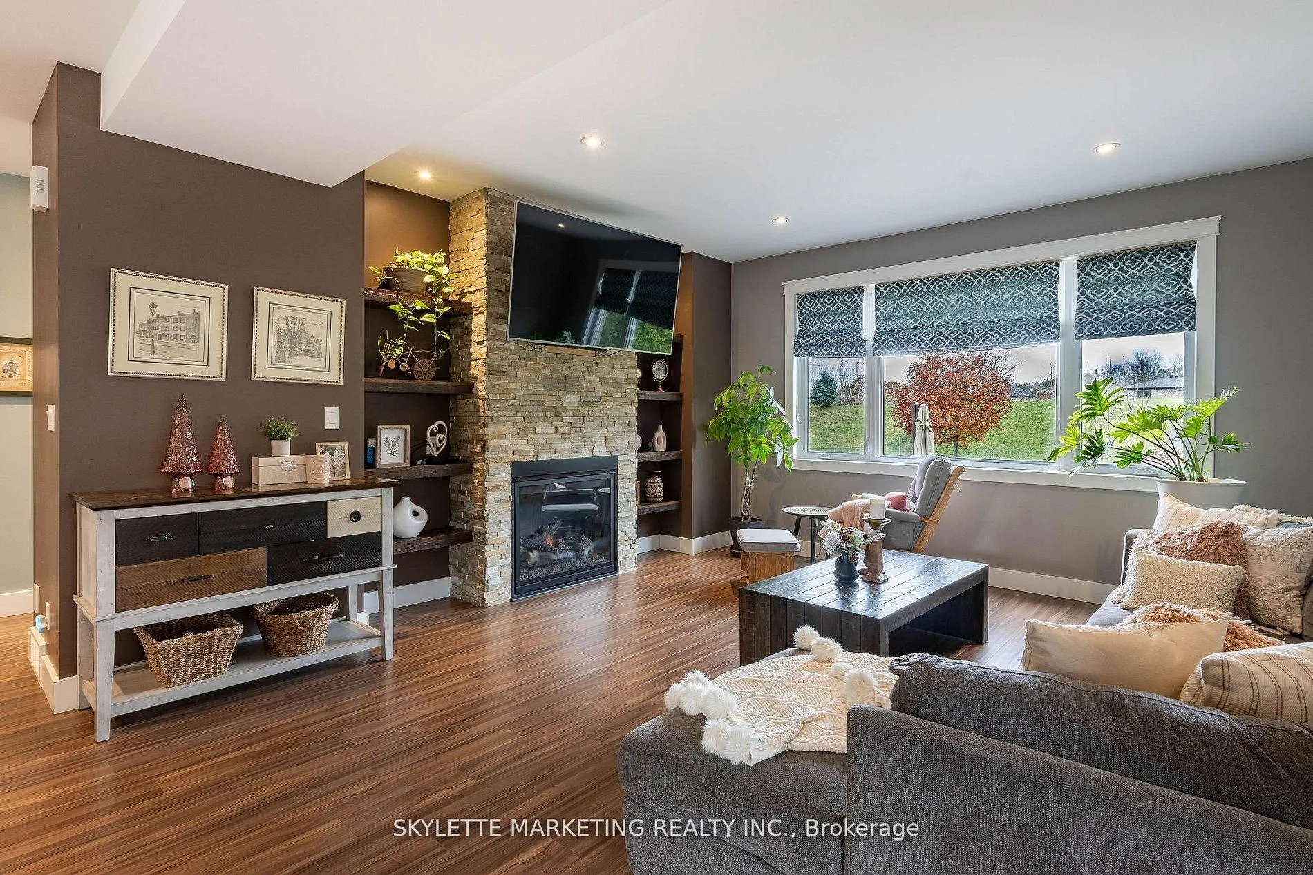 Photo 8 of 536 Juliana Drive, Strathroy-Caradoc, Mount Brydges — HOMEH