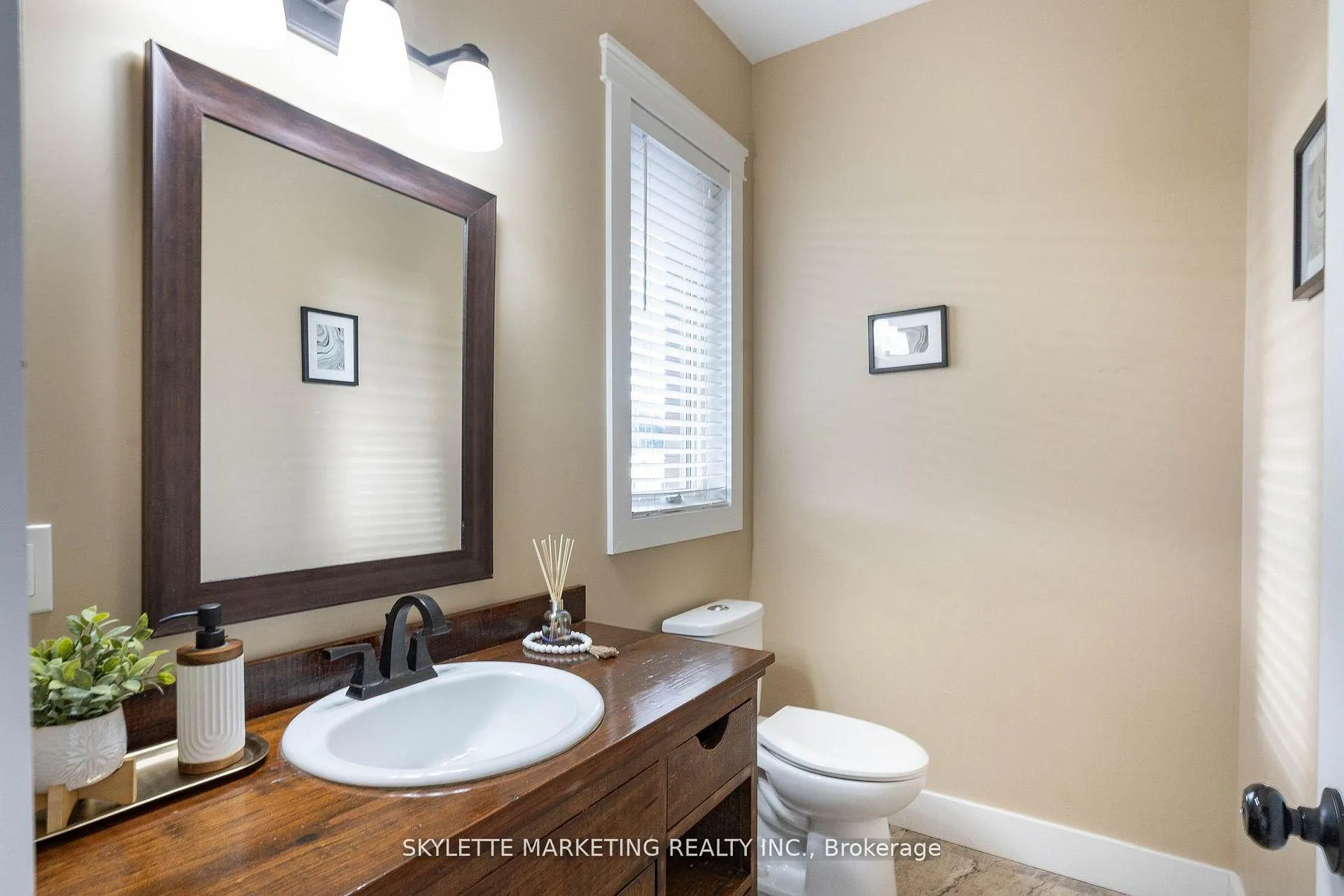 Photo 13 of 536 Juliana Drive, Strathroy-Caradoc, Mount Brydges — HOMEH