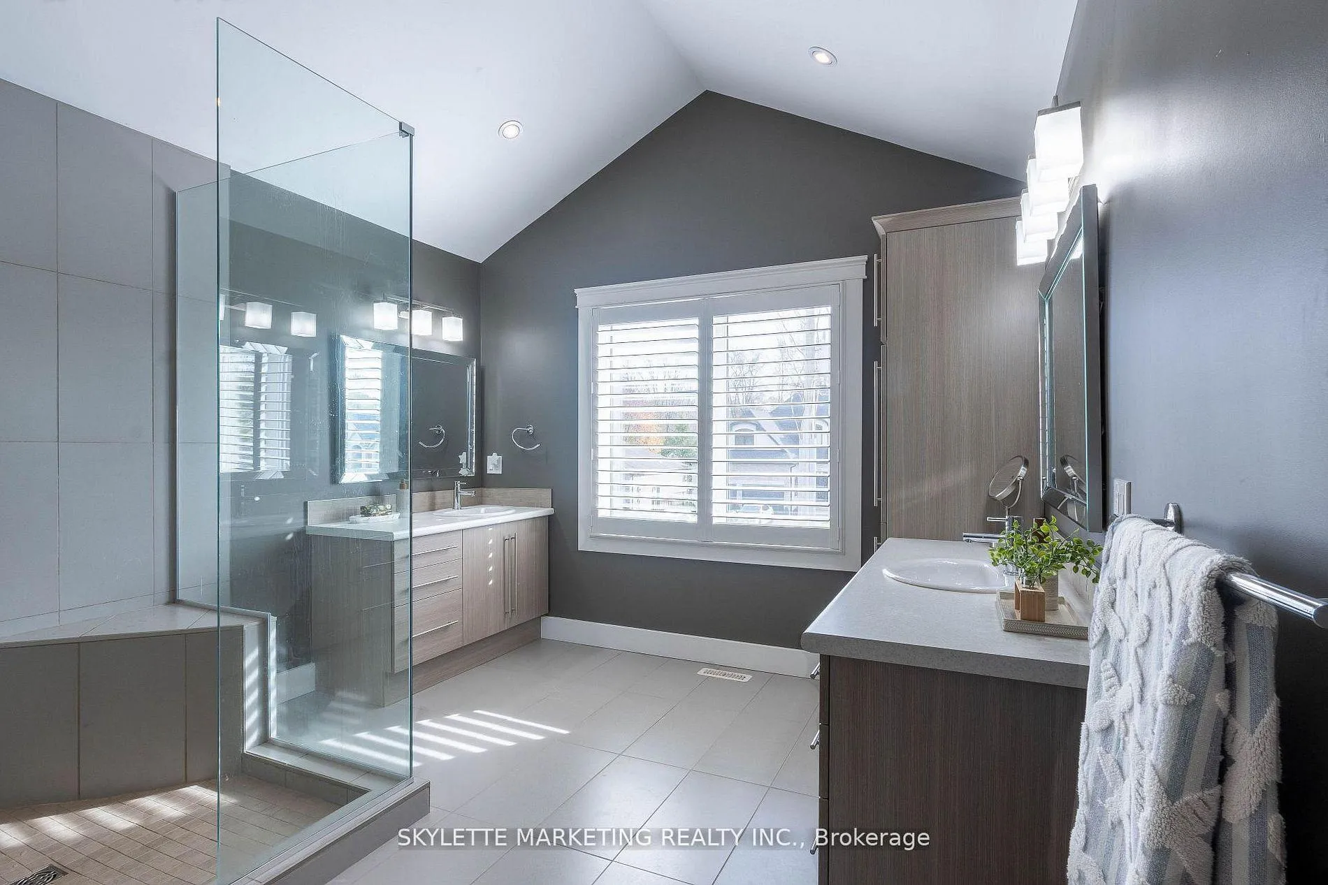 Photo 24 of 536 Juliana Drive, Strathroy-Caradoc, Mount Brydges — HOMEH