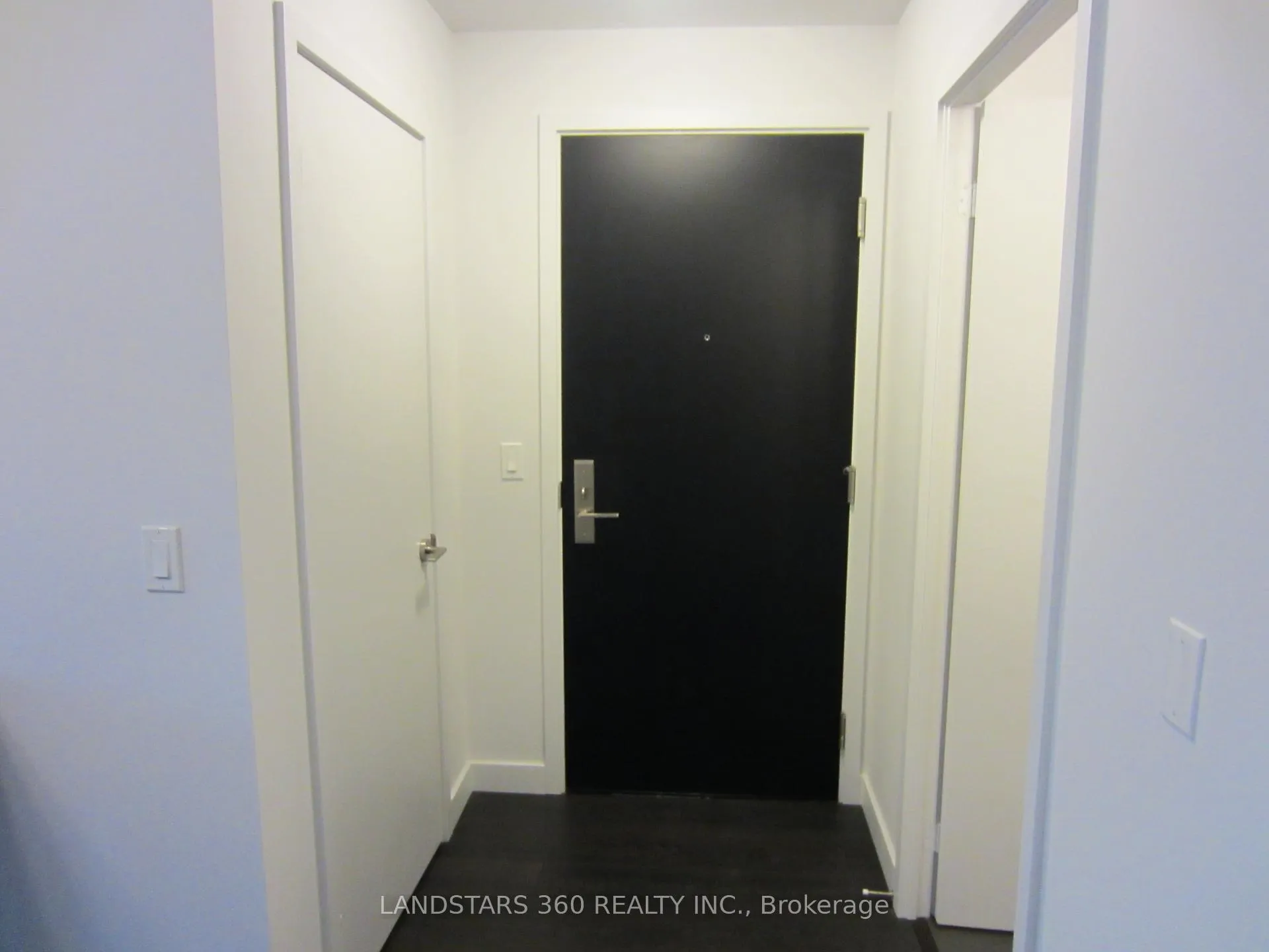 Photo 3 of Unit 1001, 8 Eglinton Avenue E, Toronto, Yonge-Eglinton — HOMEH