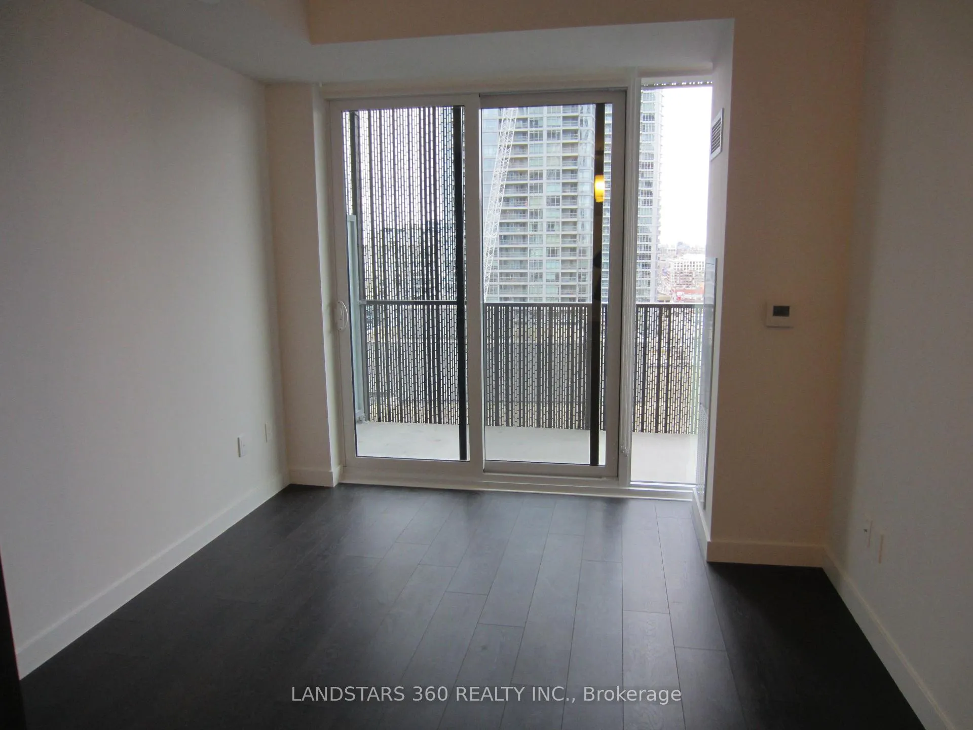 Photo 7 of Unit 1001, 8 Eglinton Avenue E, Toronto, Yonge-Eglinton — HOMEH