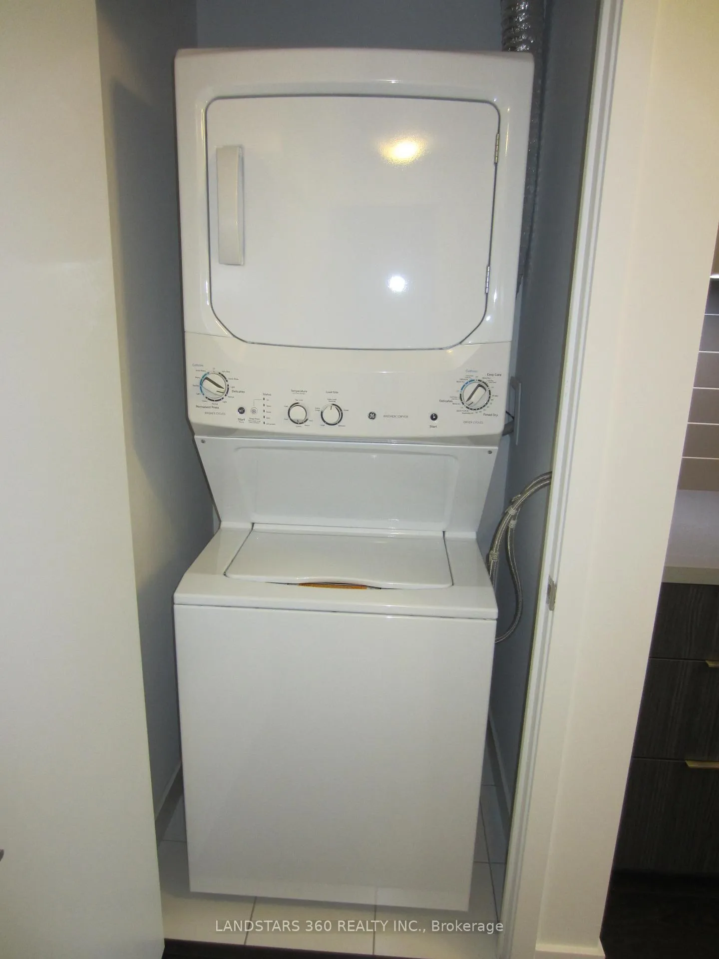 Photo 13 of Unit 1001, 8 Eglinton Avenue E, Toronto, Yonge-Eglinton — HOMEH