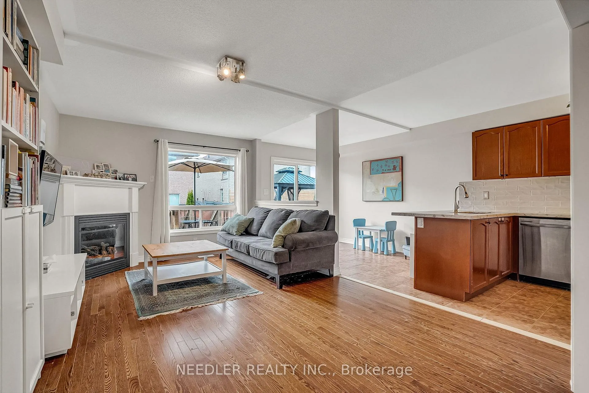 Photo 4 of 36 Wyndham Circle, Georgina, Sutton & Jackson's Point — HOMEH