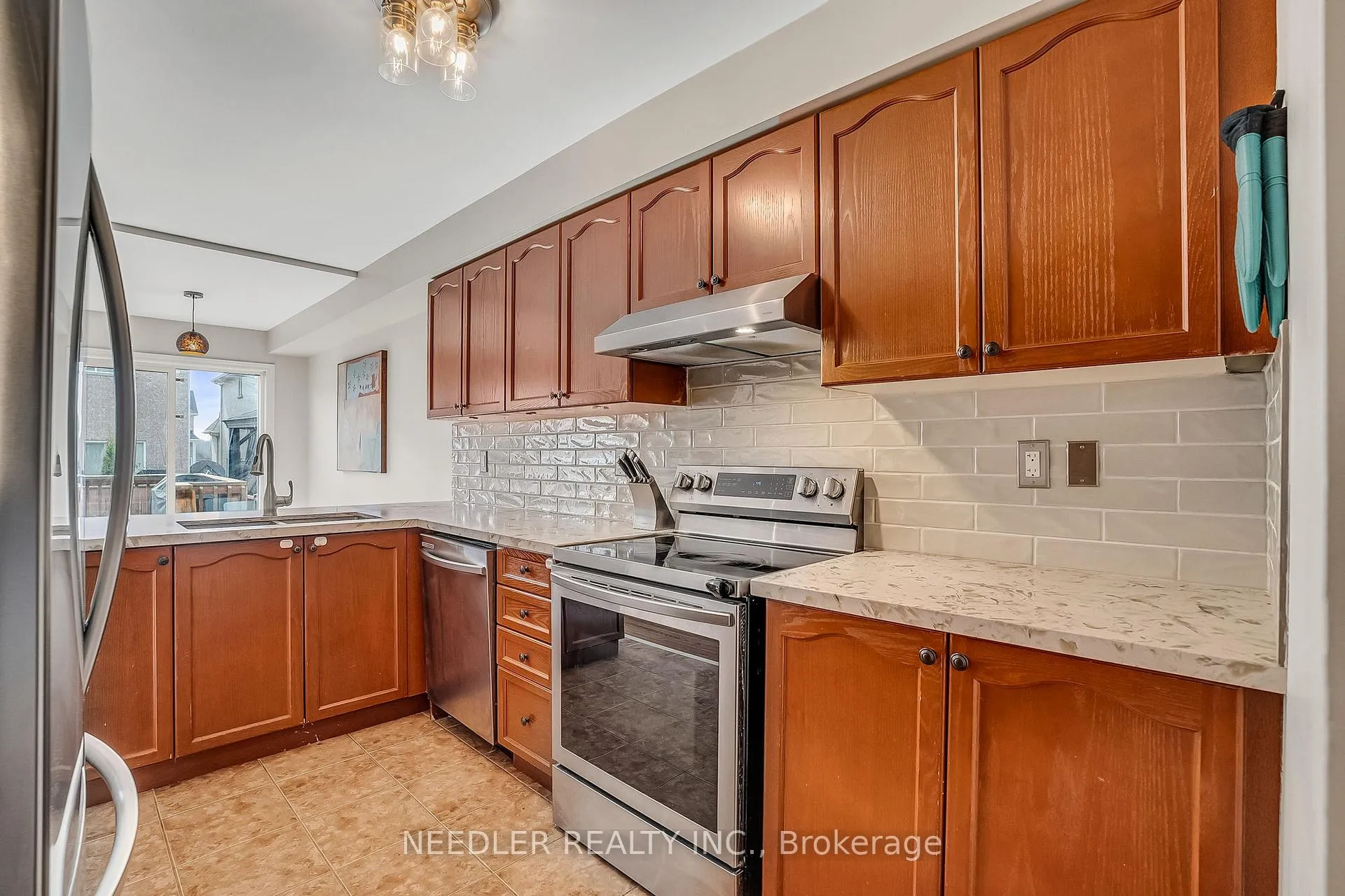 Photo 8 of 36 Wyndham Circle, Georgina, Sutton & Jackson's Point — HOMEH