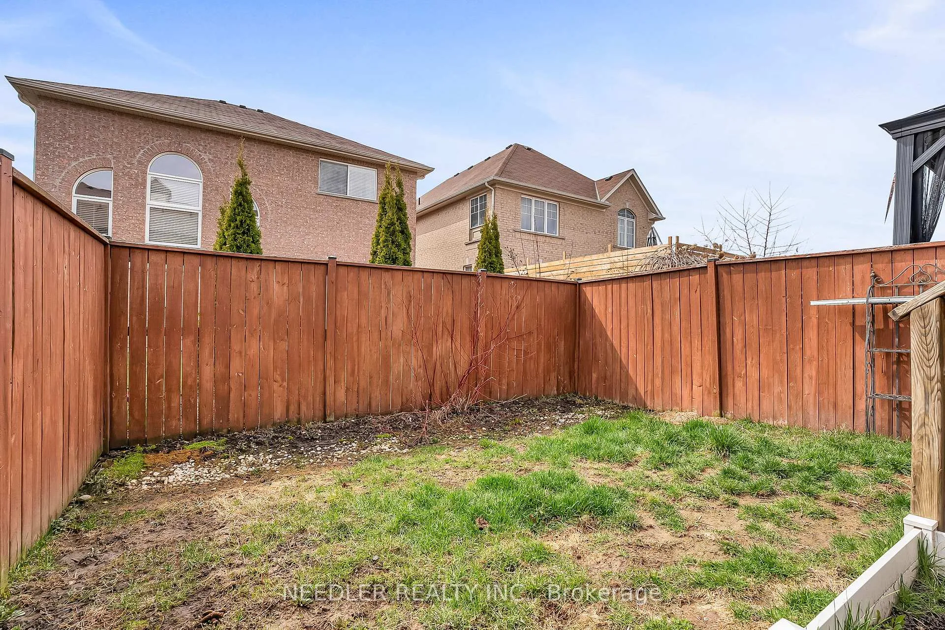 Photo 30 of 36 Wyndham Circle, Georgina, Sutton & Jackson's Point — HOMEH
