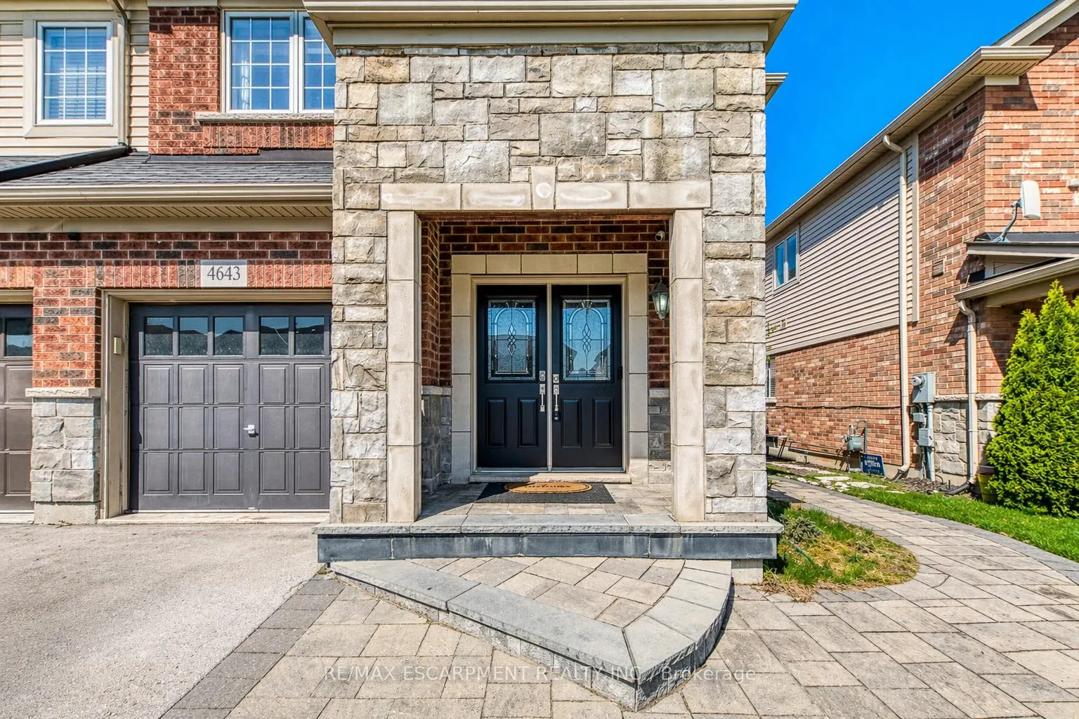 Photo 2 of 4643 Thomas Alton Boulevard, Burlington, Alton — HOMEH