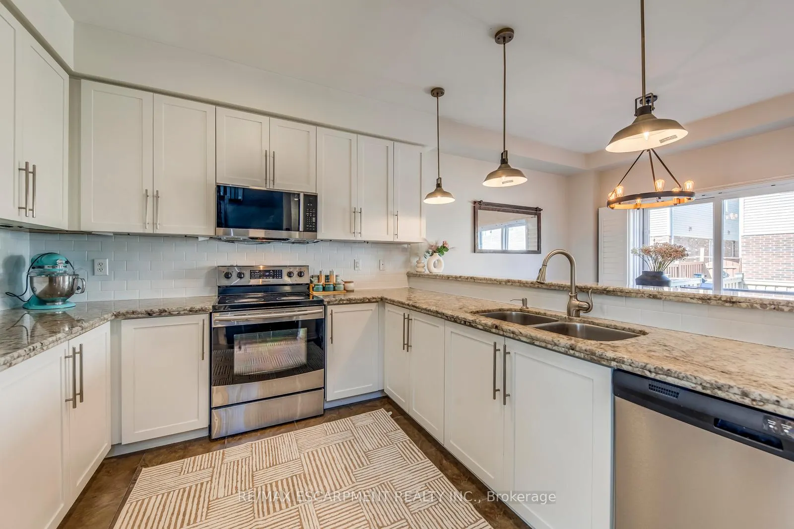 Photo 12 of 4643 Thomas Alton Boulevard, Burlington, Alton — HOMEH