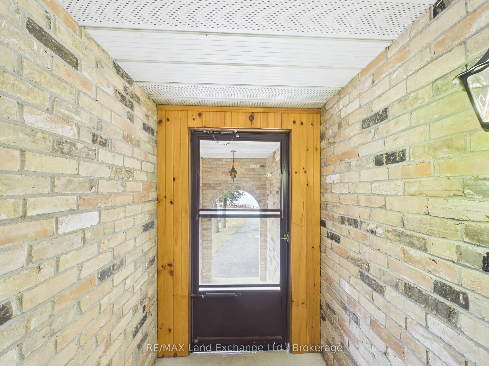 Photo 5 of 45 Goderich Street, Kincardine — HOMEH