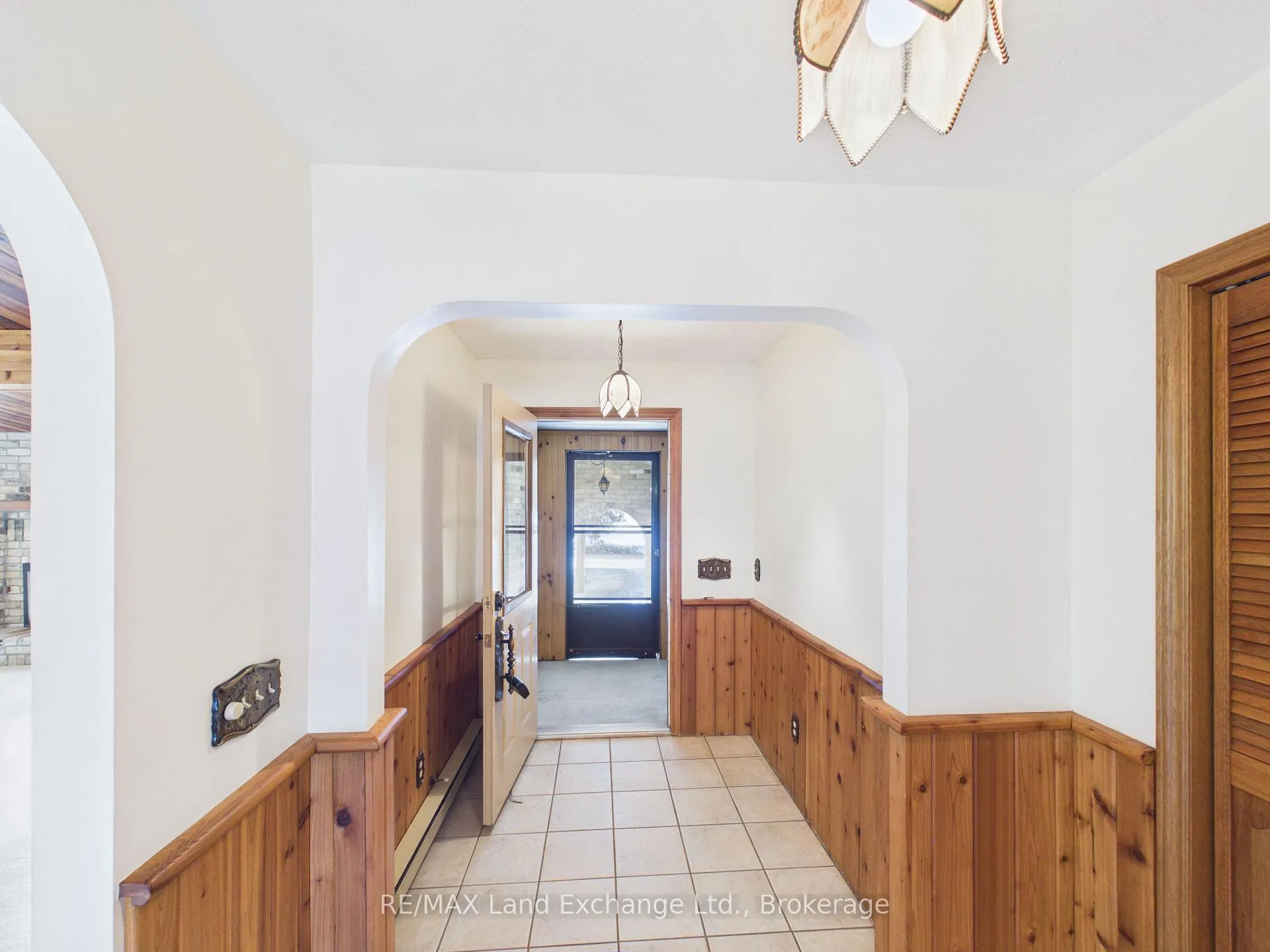 Photo 6 of 45 Goderich Street, Kincardine — HOMEH