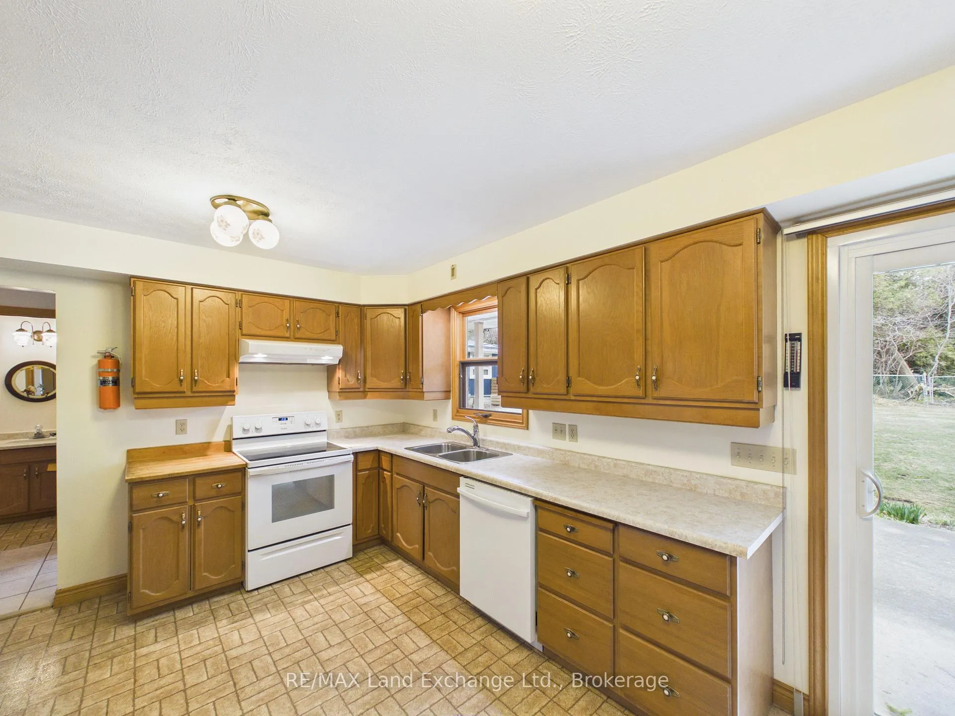 Photo 12 of 45 Goderich Street, Kincardine — HOMEH
