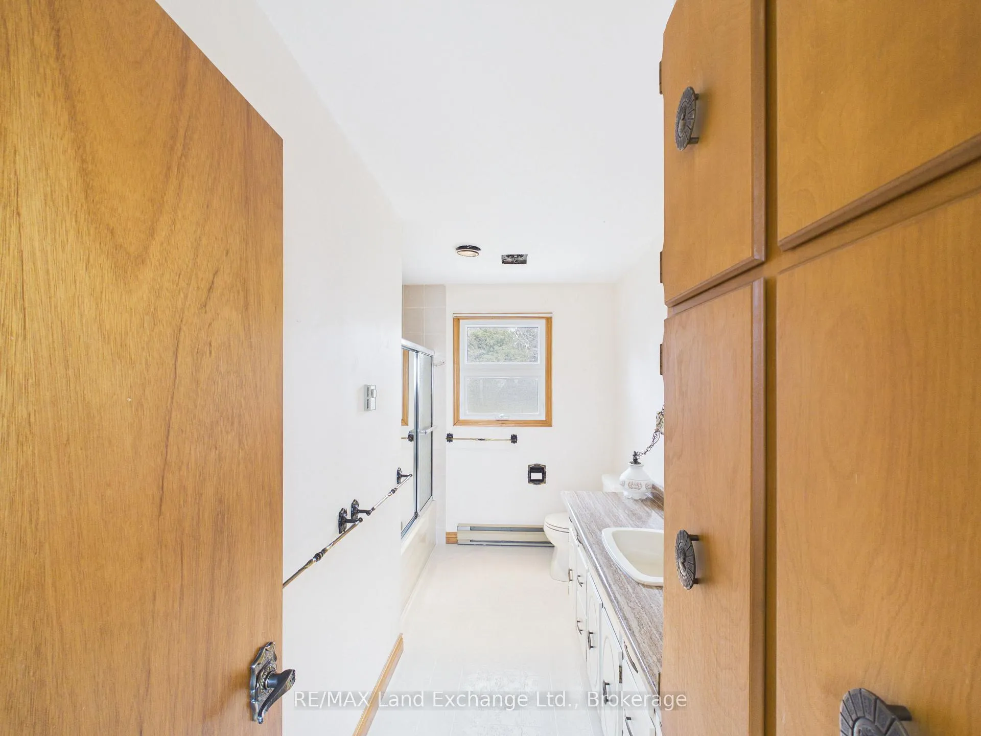 Photo 15 of 45 Goderich Street, Kincardine — HOMEH