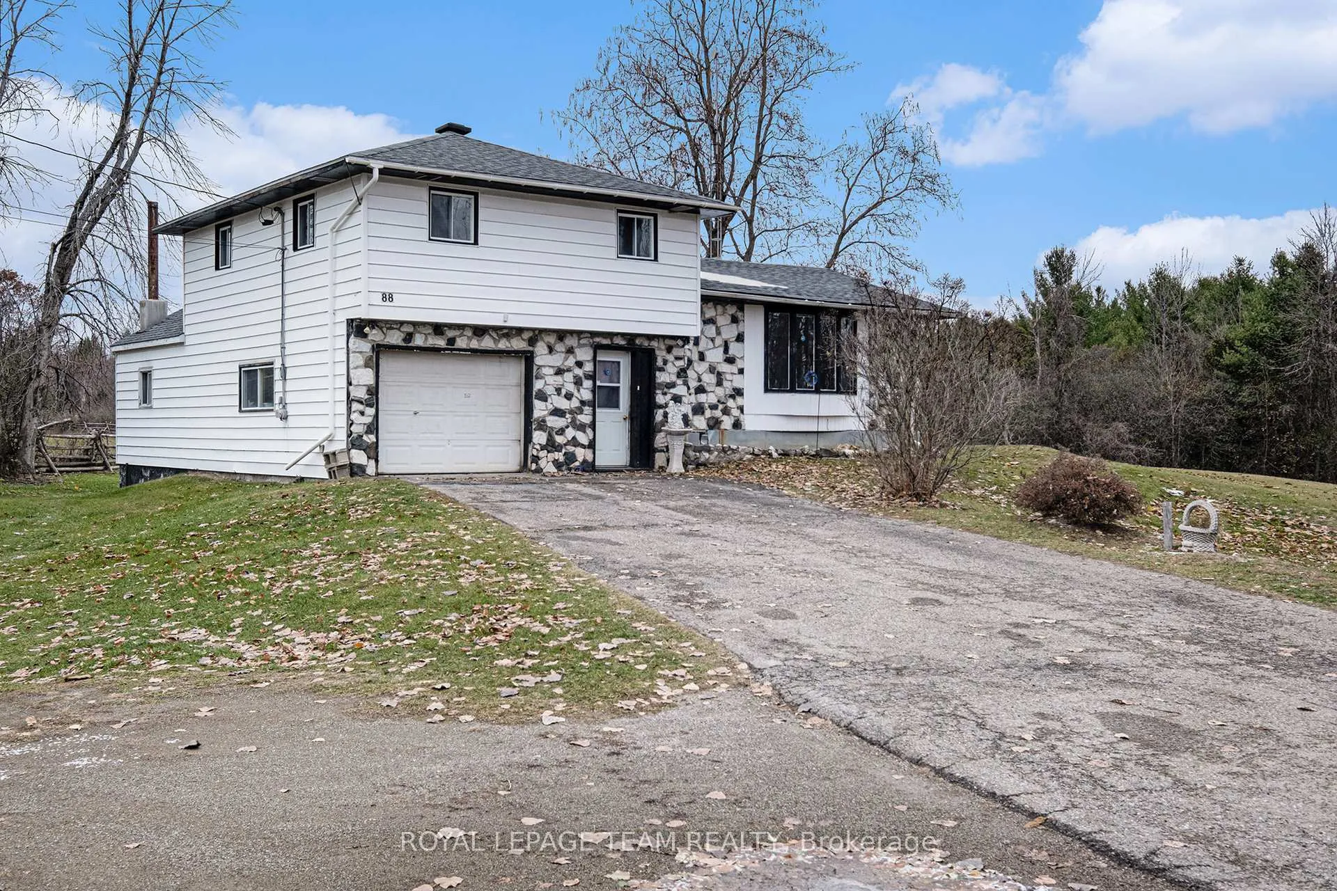 Photo 2 of 88 Bay Road, Rideau Lakes, Rideau Lakes (South Elmsley) Twp — HOMEH