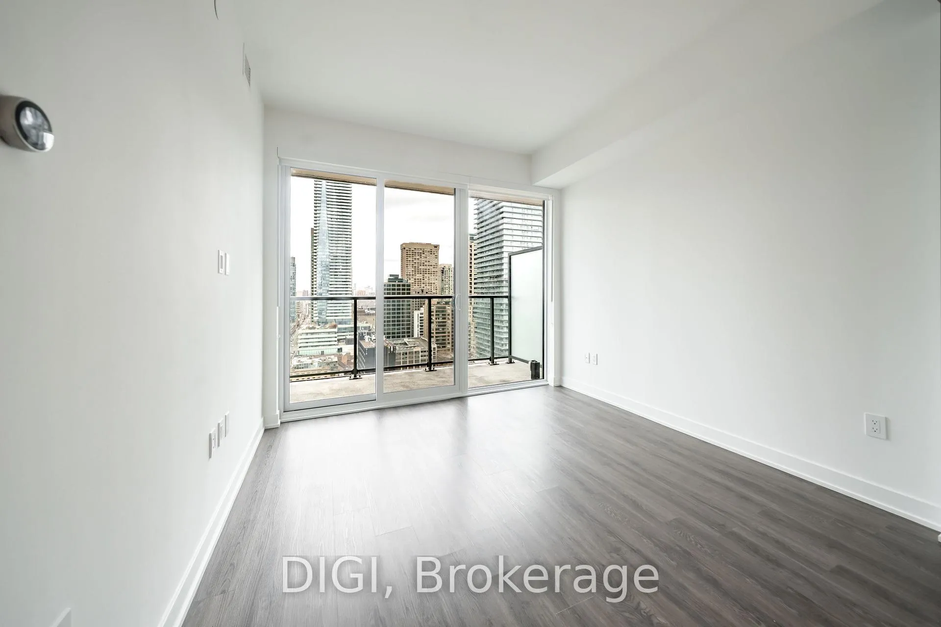 Photo 5 of Unit 2004, 8 Gloucester Street, Toronto, Church-Yonge Corridor — HOMEH