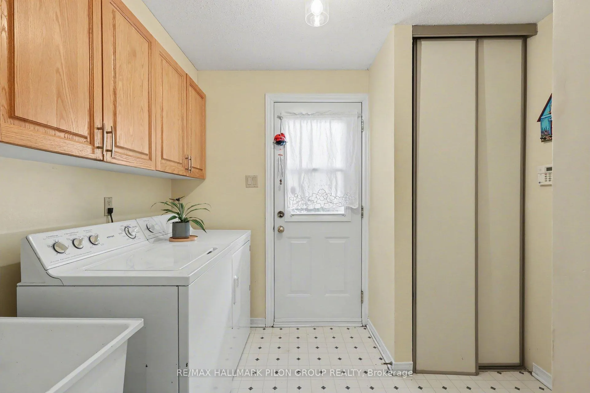 Photo 16 of 1709 Sansonnet Street, Ottawa, Chapel Hill — HOMEH