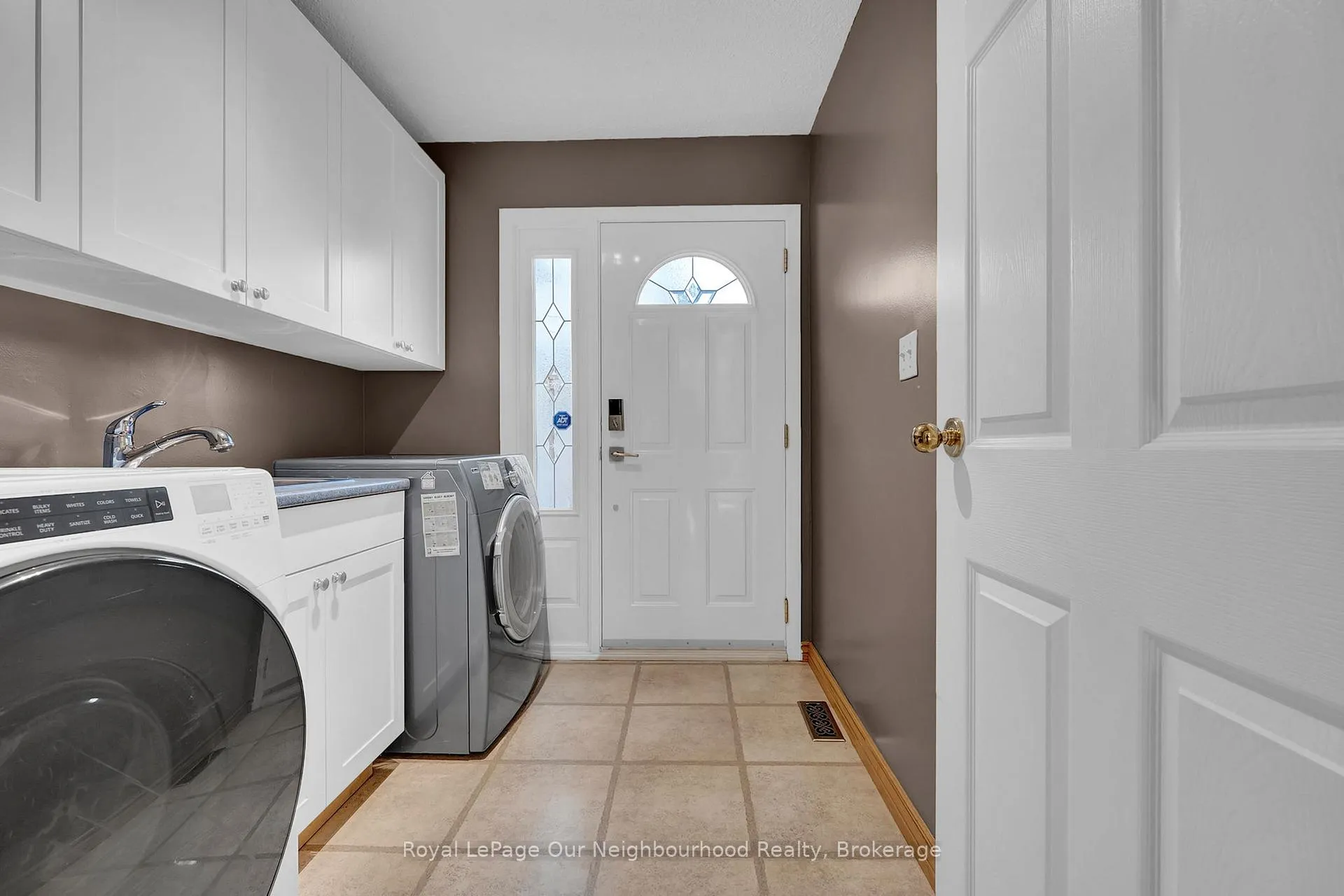 Photo 21 of 71 Rhonda Boulevard, Clarington, Bowmanville — HOMEH